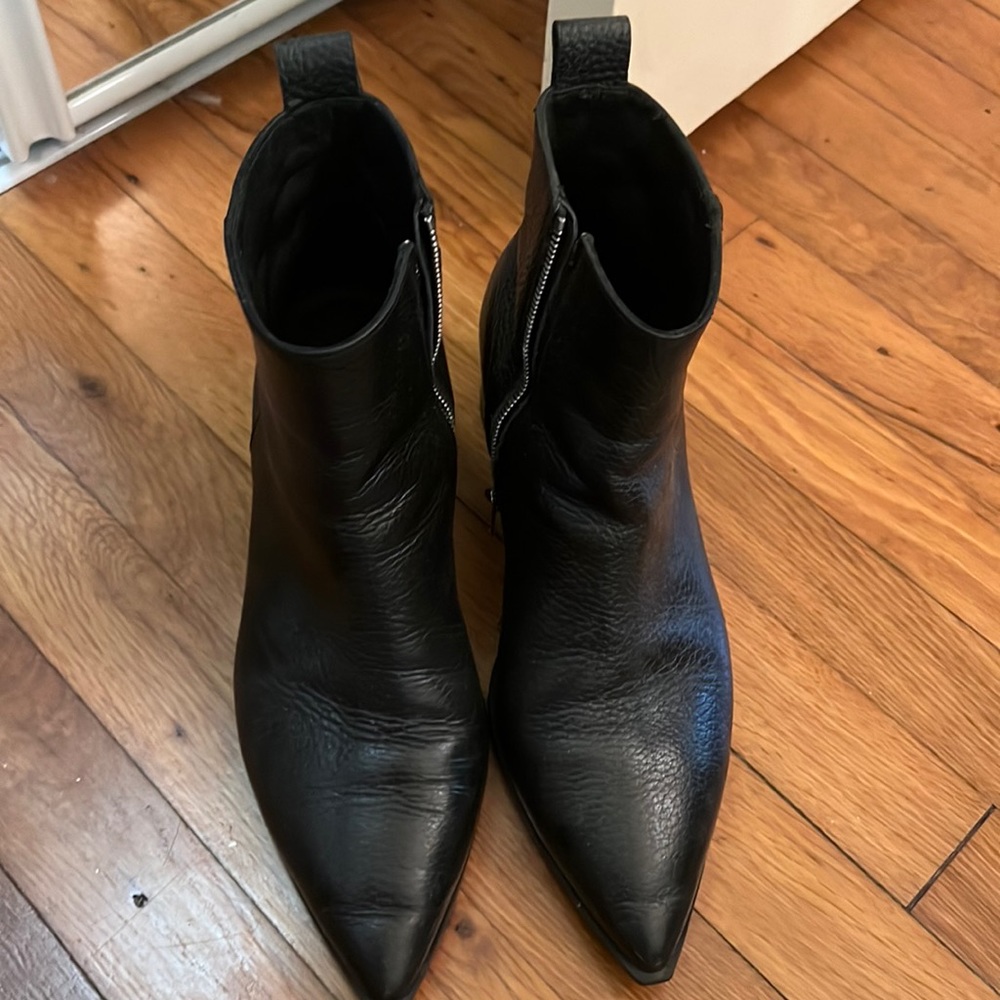 Everlane black pointed toe bootie